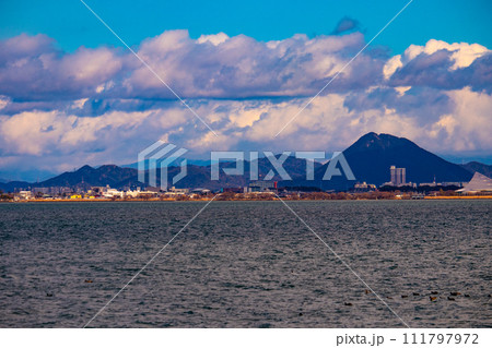 【びわ湖風景】浜大津 雄大な雲と冬の寒さが増す湖南を歩く 【びわ湖風景】浜大津 雄大な雲と冬の寒さが増す湖南を歩く 111797972