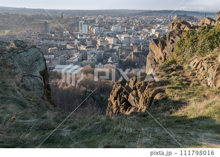 Amazing Edinburgh Cityscape seen from the top of Salisbury Crags. 111798016