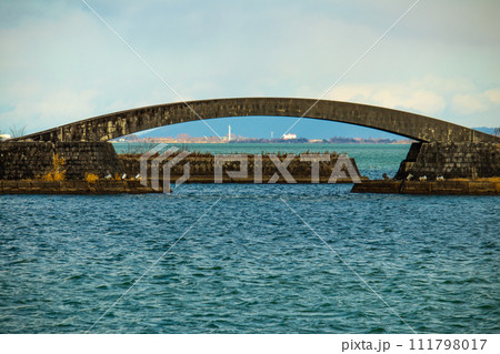 【びわ湖風景】浜大津　雄大な雲と冬の寒さが増す湖南を歩く 111798017