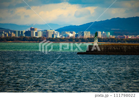 【びわ湖風景】浜大津 雄大な雲と冬の寒さが増す湖南を歩く 【びわ湖風景】浜大津 雄大な雲と冬の寒さが増す湖南を歩く 111798022