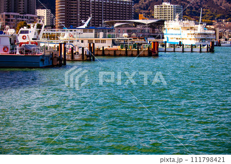 【びわ湖風景】浜大津　雄大な雲と冬の寒さが増す湖南を歩く 111798421
