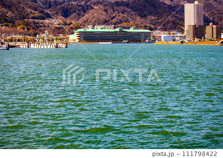 【びわ湖風景】浜大津　雄大な雲と冬の寒さが増す湖南を歩く 111798422