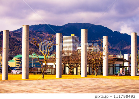 【びわ湖風景】浜大津　雄大な雲と冬の寒さが増す湖南を歩く 111798492