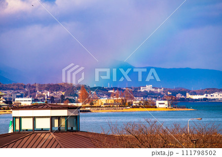 【びわ湖風景】浜大津　雄大な雲と冬の寒さが増す湖南を歩く 111798502