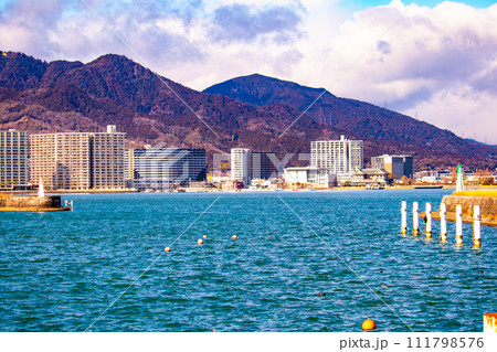 【びわ湖風景】浜大津 雄大な雲と冬の寒さが増す湖南を歩く 【びわ湖風景】浜大津 雄大な雲と冬の寒さが増す湖南を歩く 111798576