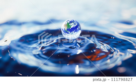 水面に浮かぶ地球　環境イメージ 111798827
