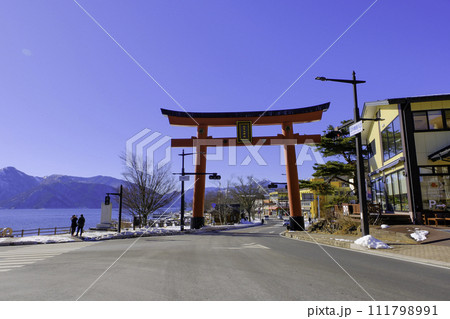 湖畔の大鳥居 湖畔の大鳥居 111798991