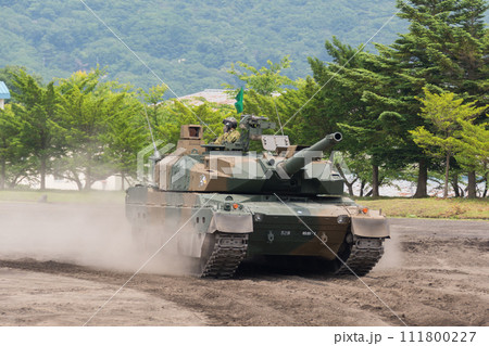爆走する陸上自衛隊10式戦車 爆走する陸上自衛隊10式戦車 111800227