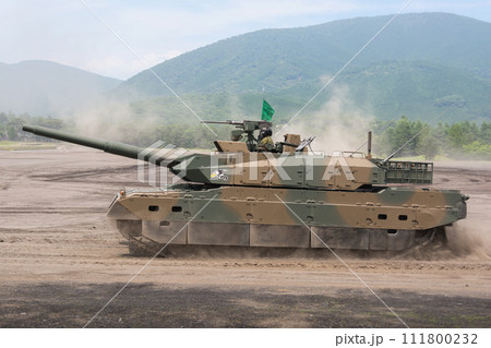 爆走する陸上自衛隊10式戦車 111800232