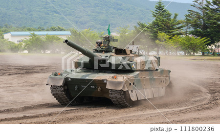 爆走する陸上自衛隊10式戦車 111800236
