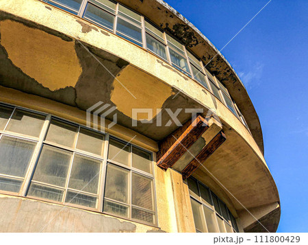 室蘭市立絵鞆小学校　2棟の円形校舎 111800429