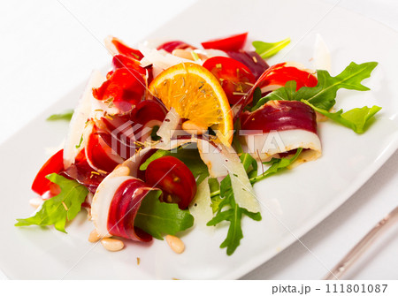 French salad Magret de canard seche closeup French salad Magret de canard seche closeup 111801087