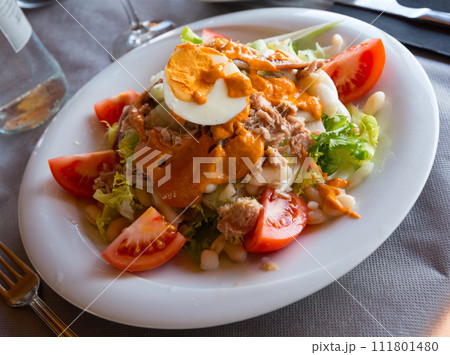 Salad Xatonada with canned tuna and salted anchovies 111801480