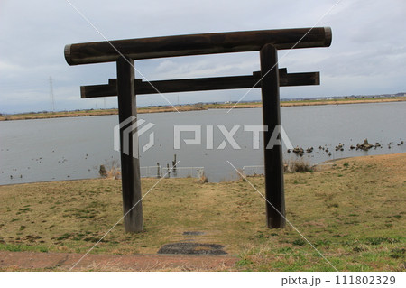 曇天の鹿島神宮1の鳥居 曇天の鹿島神宮1の鳥居 111802329