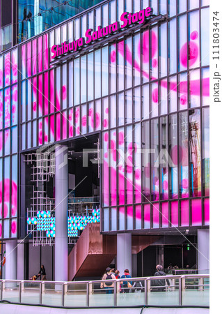 日本の東京都市景観 渋谷サクラステージなどを望む。渋谷新時代へ希望の光＝令和6年2月18日 111803474