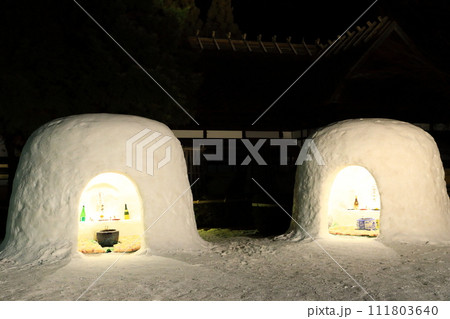 横手の雪まつり　木戸五郎兵衛村　ライトアップ 111803640