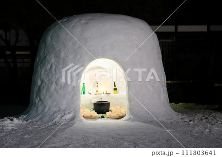 横手の雪まつり　木戸五郎兵衛村　ライトアップ 111803641