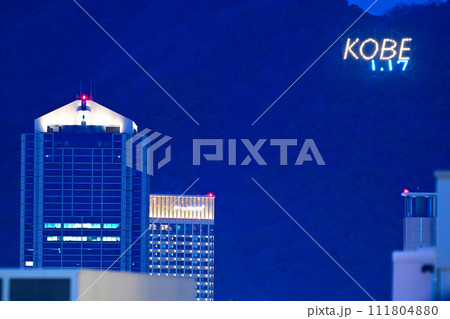 神戸市 阪神淡路大震災の慰霊 市庁舎と1.17のイルミネーション 神戸市 阪神淡路大震災の慰霊 市庁舎と1.17のイルミネーション 111804880