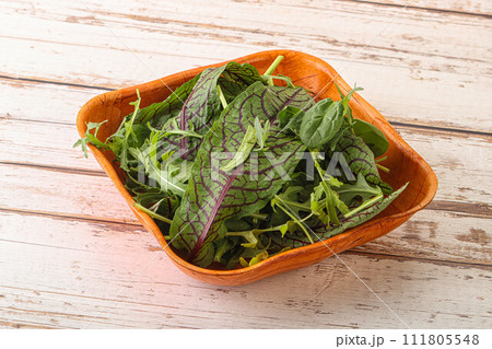 Green mix salad in the bowl 111805548