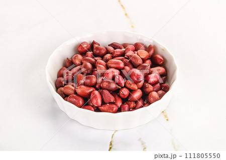 Raw peanut heap for roast 111805550