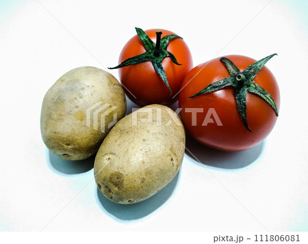 A picture of tomato with potato 111806081