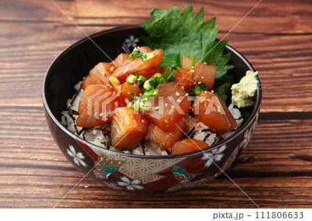 ビンチョウマグロの漬け丼 ビンチョウマグロの漬け丼 111806633