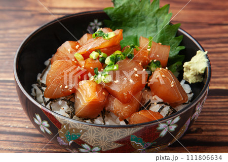 ビンチョウマグロの漬け丼 ビンチョウマグロの漬け丼 111806634