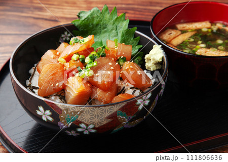 ビンチョウマグロの漬け丼 111806636