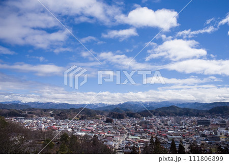 アルプス展望公園「スカイパーク」から高山市街を望む アルプス展望公園「スカイパーク」から高山市街を望む 111806899