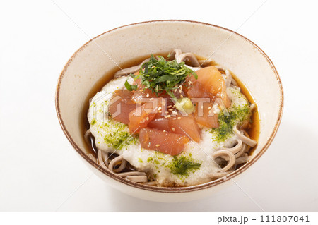 まぐろの山かけそば　（冷やし蕎麦） 111807041