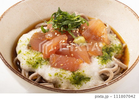 まぐろの山かけそば　（冷やし蕎麦） 111807042