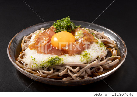 まぐろの山かけそば　（冷やし蕎麦） 111807046