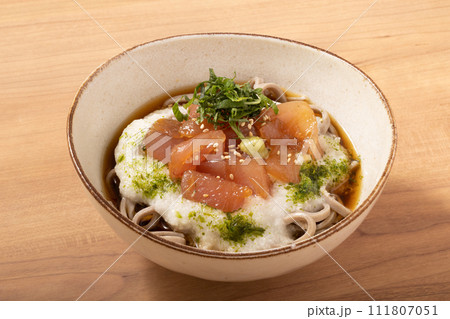 まぐろの山かけそば　（冷やし蕎麦） 111807051