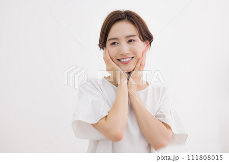 ビューティーイメージ 女性のポートレート ビューティーイメージ 女性のポートレート 111808015