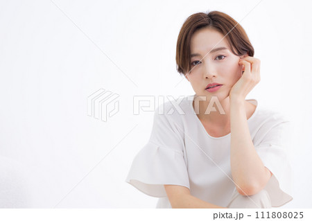 ビューティーイメージ 女性のポートレート ビューティーイメージ 女性のポートレート 111808025