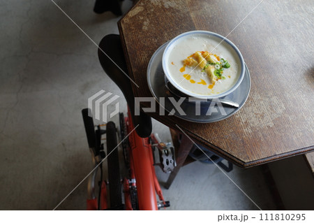 自転車と共にシェントゥジャンで朝ご飯 自転車と共にシェントゥジャンで朝ご飯 111810295