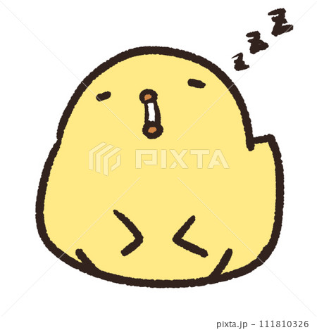 座ってぐっすり眠るひよこ 111810326