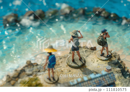 大きな「OKINAWA」の文字と観光客の女性3人(3D) 大きな「OKINAWA」の文字と観光客の女性3人(3D) 111810575