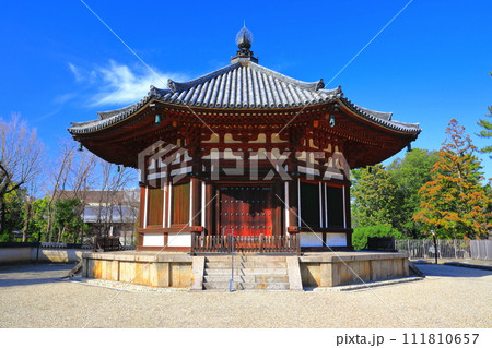 【奈良県】晴天の興福寺(北円堂) 【奈良県】晴天の興福寺(北円堂) 111810657