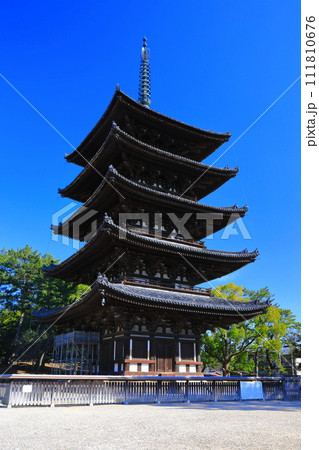 【奈良県】晴天の興福寺(五重塔) 【奈良県】晴天の興福寺(五重塔) 111810676