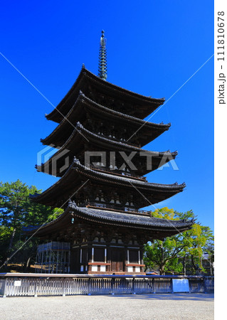 【奈良県】晴天の興福寺(五重塔) 【奈良県】晴天の興福寺(五重塔) 111810678