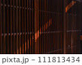 格子戸のある風景 111813434
