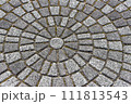 石の模様が入った石畳 111813543