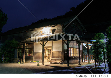 真夜中の嘉例川駅（JR九州　肥薩線） 111813991
