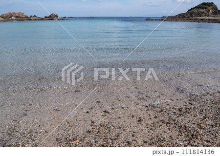 綺麗な海と青い空 綺麗な海と青い空 111814136
