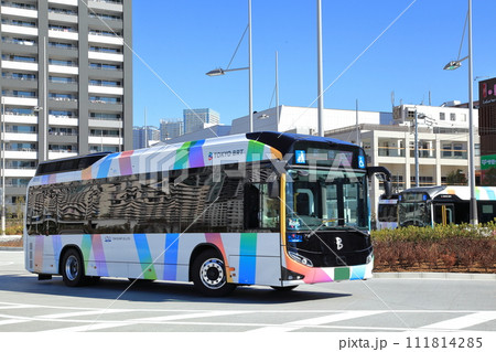 晴海フラッグを走る東京BRTバス 111814285