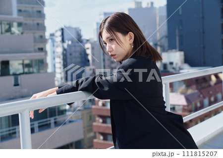 爽やかなビジネスウーマン 111815207