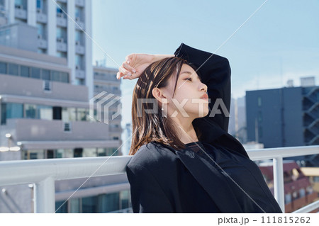 爽やかなビジネスウーマン 111815262