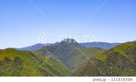 熊野古道から果無山脈を望む 111816506