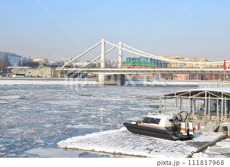Rescue speed boat on the river in winter 111817968